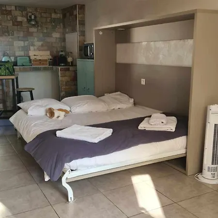 Appartement Studio Entre Nimes Et Uzes Lédenon